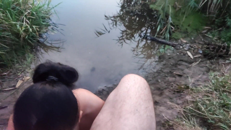 DirtyLubov: Oral în aer liber cu pipi