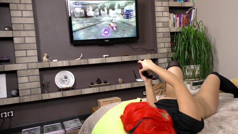 Peaches and Bananas: Foxy doll gaming