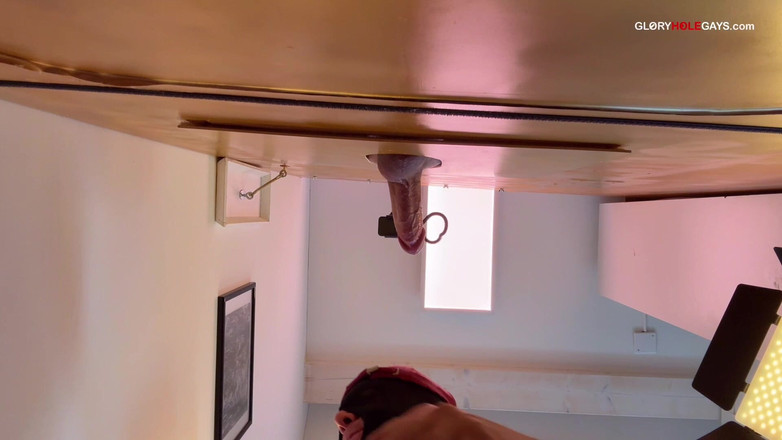 GLORYHOLEGAYS: Cumshot Challenge - Kommer han att slå rekordet på Gloryhole?