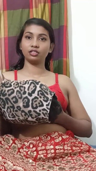 Yeni evli gerçek Hintli Bengalli sesli gerçek seks videosu sikişme videomun tadını çıkarıyor