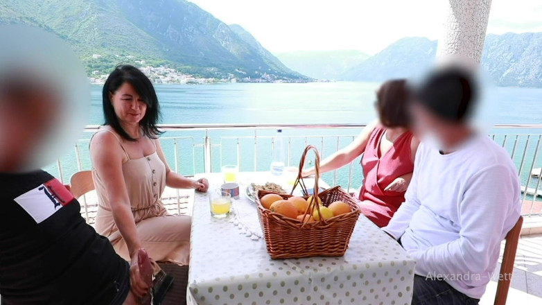 Alexandra Wett: 23cm giant cock weaked in the restaurant