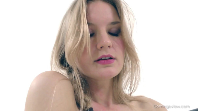 Domingo View: Bree Haze pissing and gets a real orgasm