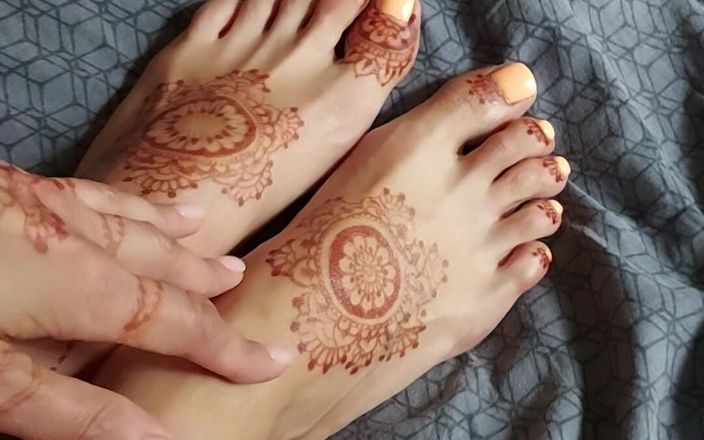 GinnaGg: Mehendi Tatto Footfetish