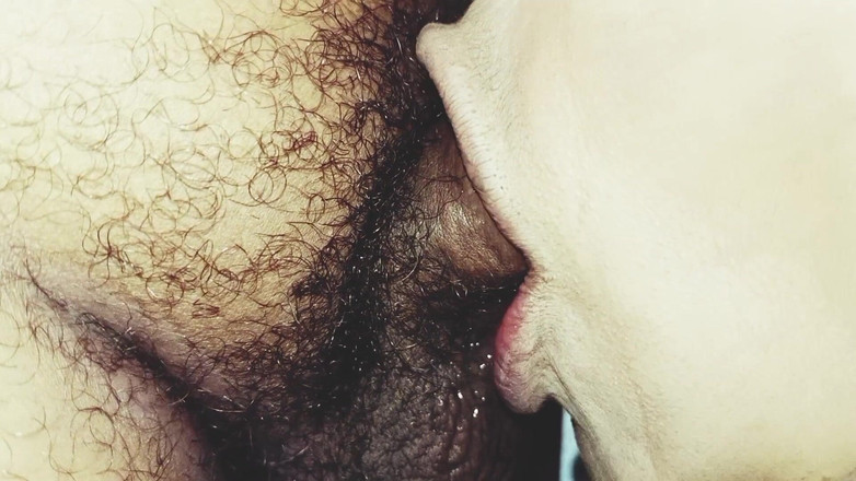 anal_queen_amateur: Tante seksi ini menjanjikan nyepong kontol terbaik yang pernah ada.