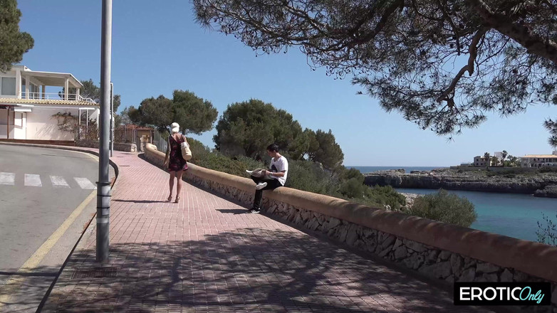 MILFFreaksX: 즉흥적인 성관계, 길가에서 배고픈 MILF가 모든 것을 쏟아붓습니다