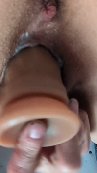 Vibrating Dido Vs. MILF GILF Pussy