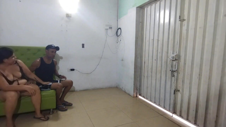 Adribella69: Macocha z dużym tyłkiem i pragnieniem kutasa kończy się ruchanie...