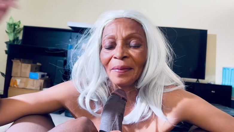 BongoXXX: La Abuela Ama Chupar Pollas Grandes