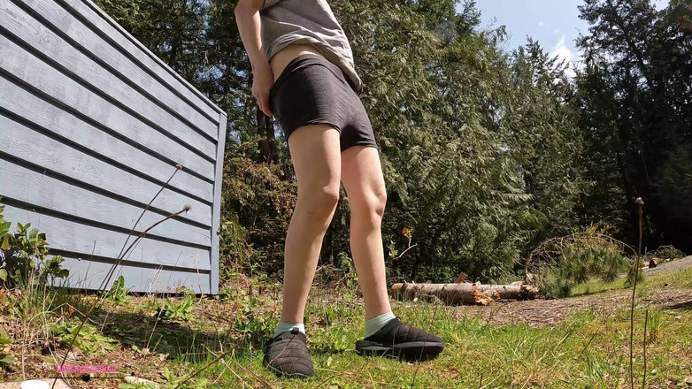 Destination Kat: Писсинг на улице