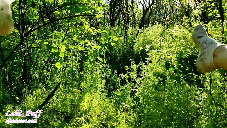 Lalli_Puff: Ormanda işiyorum ve mastürbasyon yapıyorum