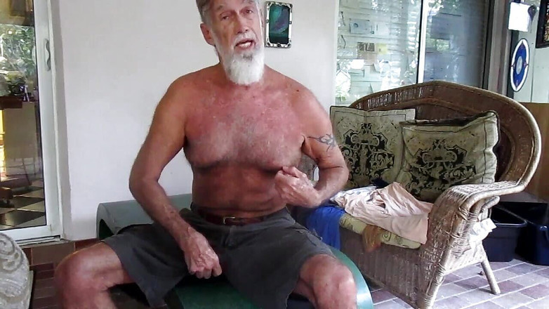 Mr hairy gardener: Fetiș cu futai cu mâncare