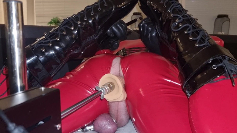 Hooded June: Мечтаю быть связанной и оставленной позади, пока машина для траха служит анальным наказанием