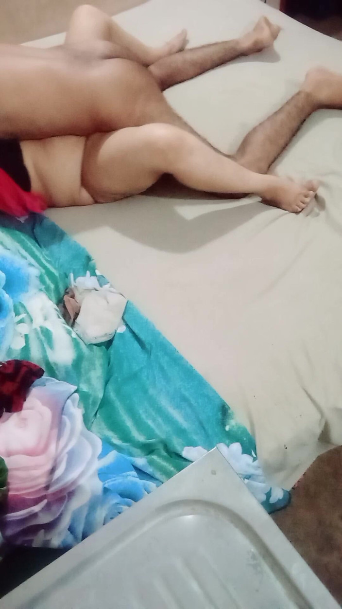 Yasmeen: 我插入了我的阴茎