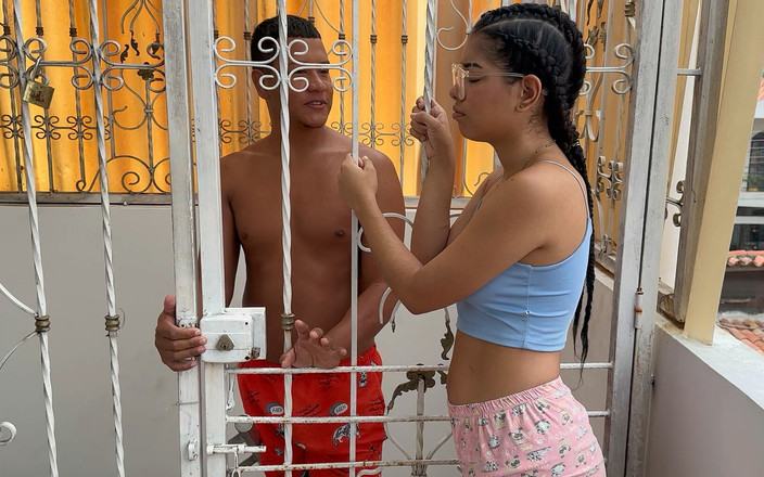 Saraymike: Dò una bella scopata alla mia timida sorellastra una bella...