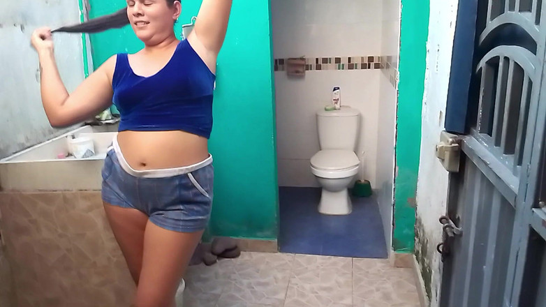 Kanu Eel: Jiran itu terangsang dan memberi saya blowjob yang lazat