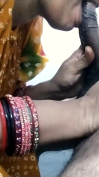 Aunty Doing Sloppy Blowjob and Eat Cum