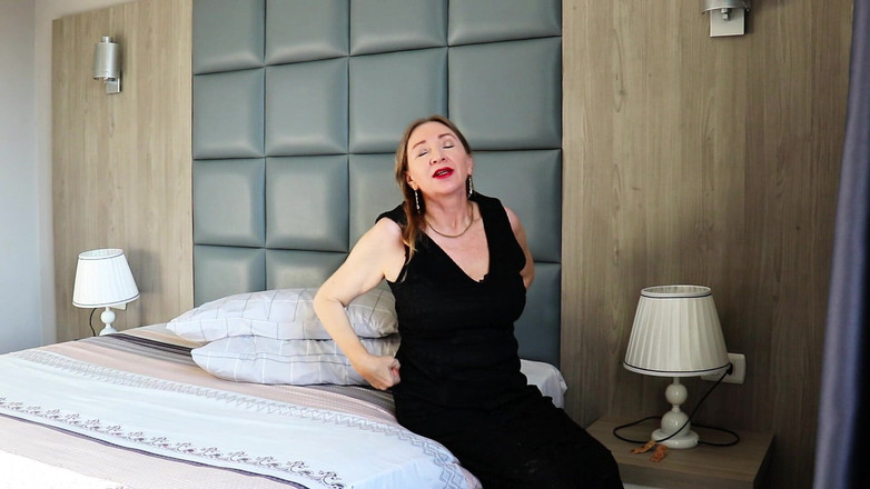 MariaOld: Lòng biết ơn nửa đêm của người đẹp trưởng thành