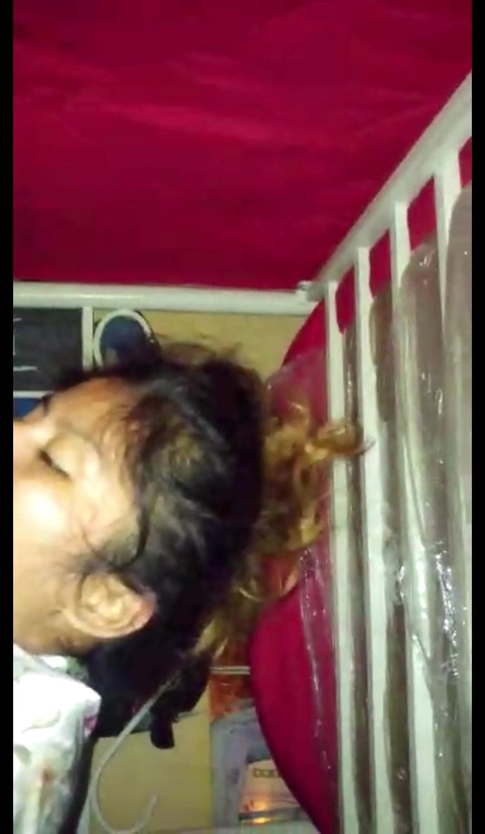 RealAmateuur: Blowjobs ghairah daripada seorang wanita yang tidak setia. Saya jatuh...