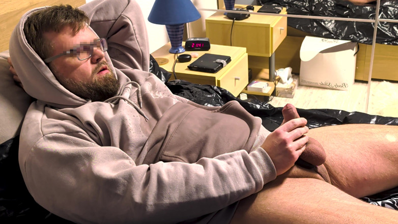 Alex Butt: Alex Pisses na jeho vousy a oblečení