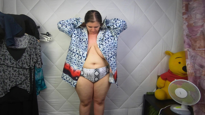 Lingerie Review: I try on my boyfriend's shirts