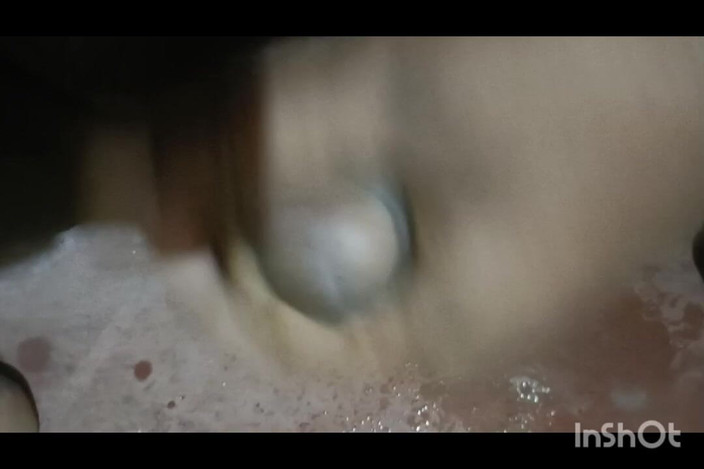 LegalVector8: 兄弟会领袖向女孩展示双性恋男人的最好性爱