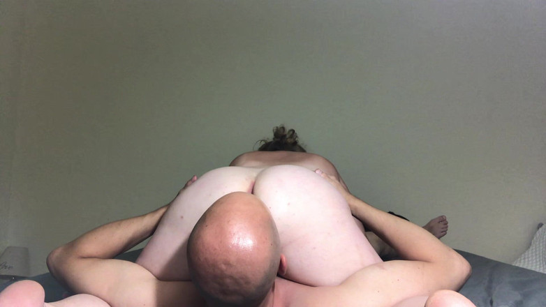 Thehammer4201: Trixie लंड चूसते हुए अपने छेद फैलाती है