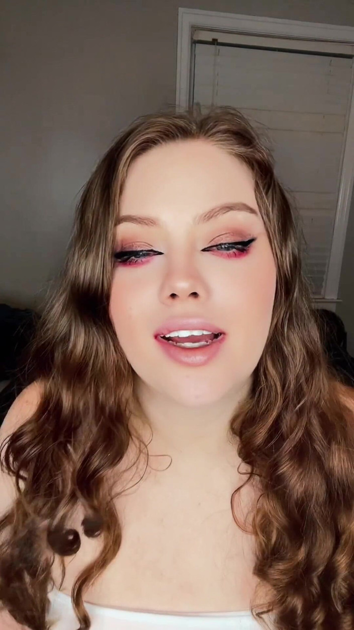 Dirtysecret: あなたの新しい人生は、私の自由に使うシシーとして