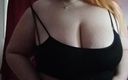 Kittyy Khaos: खूबसूरत विशालकाय महिला अपने स्तन दिखा रही है