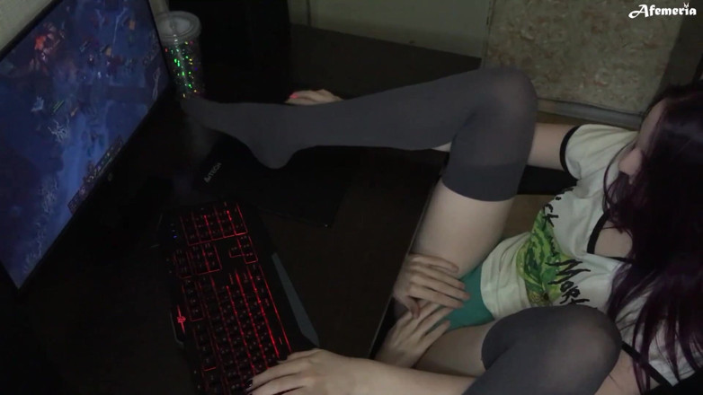 Afemeria: While favorite gamer girl plays guy fucks her big sex...