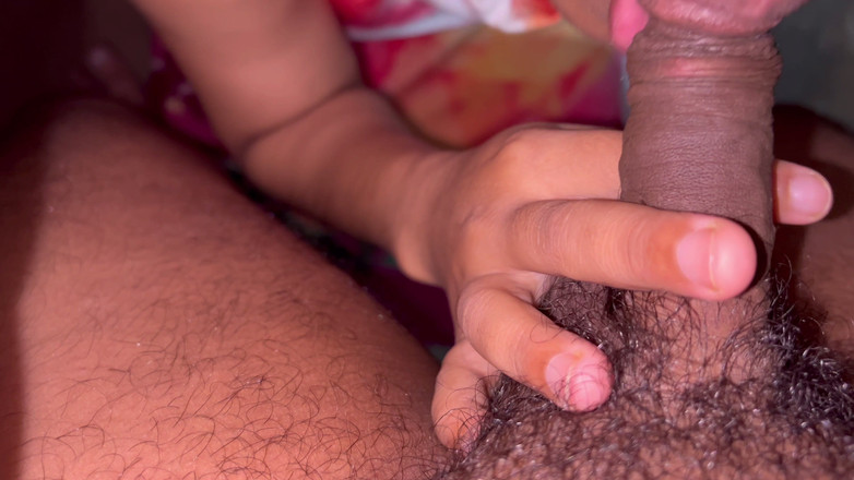 DesiSexCreator: 10代の女の子の丸いお尻のネパールの美女が彼氏のチンポに乗ってチンポをしぶる