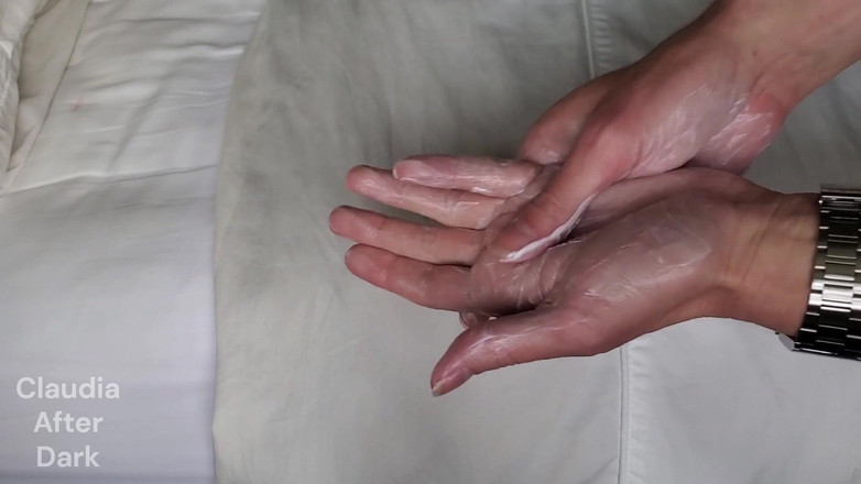 Claudia Kink: Handfetisj wrijven en lotion
