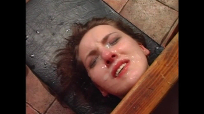 Muschi movie official: Une fille excitée sexy avec un beau corps se fait...