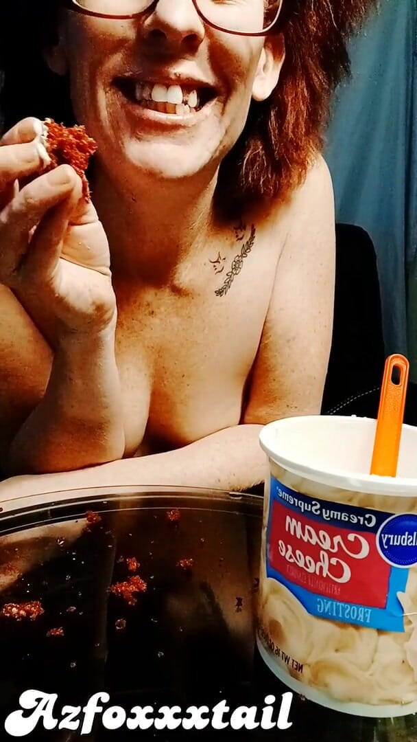 AzFoxxxTailPhelicia: Foodplay-cupcake