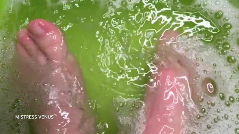 Mistress Hotwife Venus: Feet in a bubble bath slowmo