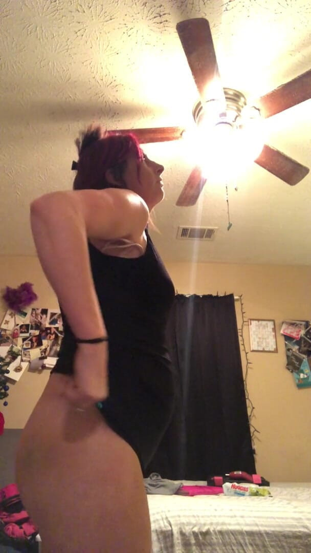 Clover: Stripping for u baby!!