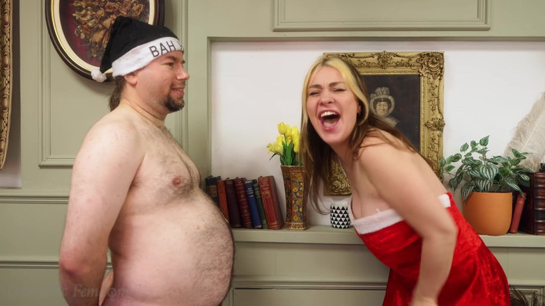 Domestic femdom: Escupir Bajo El Mistletoe