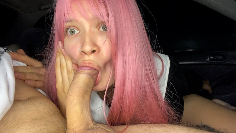 Julia Say No: Sora vitregă îi cere fratelui vitreg să o ajute să câștige...