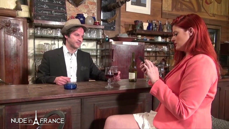 Nude in France: Grote mooie roodharige vrouw anaal geneukt door de taxichauffeur in...