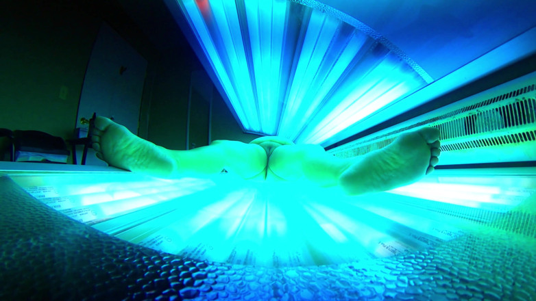 SexyNEBBW: Sexy BBW playing tanning bed
