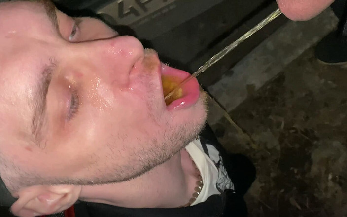 KinkySirius: Natt taximan knullar hårt och pissar på läder cyklist