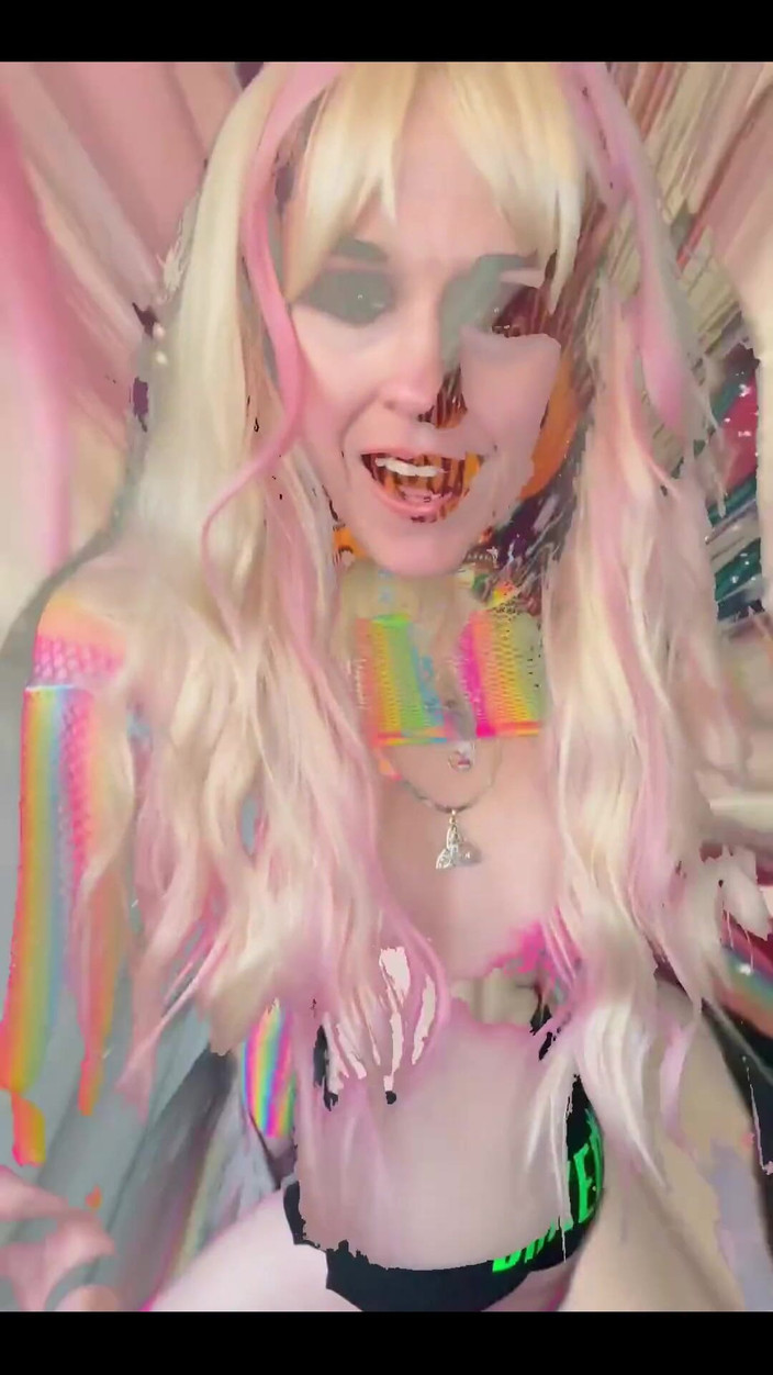 Suzy Wylde: Une MILF danse !