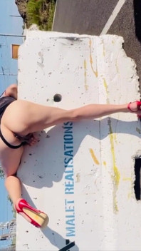 Derleme orta yaşlı seksi amatör evli kadın amının içine boşalıyor ve ağzına yarak boşalıyor ve yüzünü gırtlağına kadar alıyor bu kaltak sperme bayılıyor