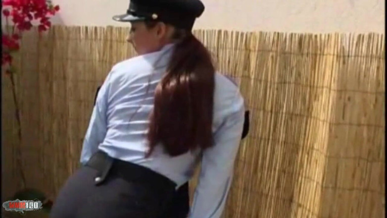 MMM100: ईवा: बड़े स्तन के साथ सुंदर काले बाल वाली ईवा नग्न हो रही है