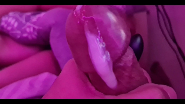 PinayWildHotCouple: Дрочить, поки зведена сестра моєї дружини відпочиває зайнята, дивлячись телевізор вдома