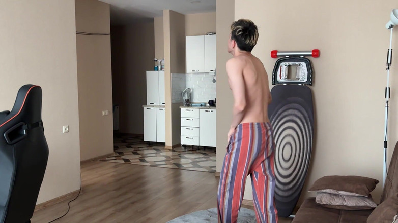 Max Gen: Ho visto il grosso cazzo di un amico non poteva...