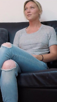 Kristi Love își etalează corpul perfect în primul ei film porno