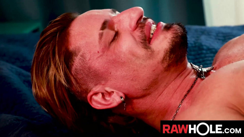 Raw Hole: रॉहोल पिनिंग टोरो की पूंछ