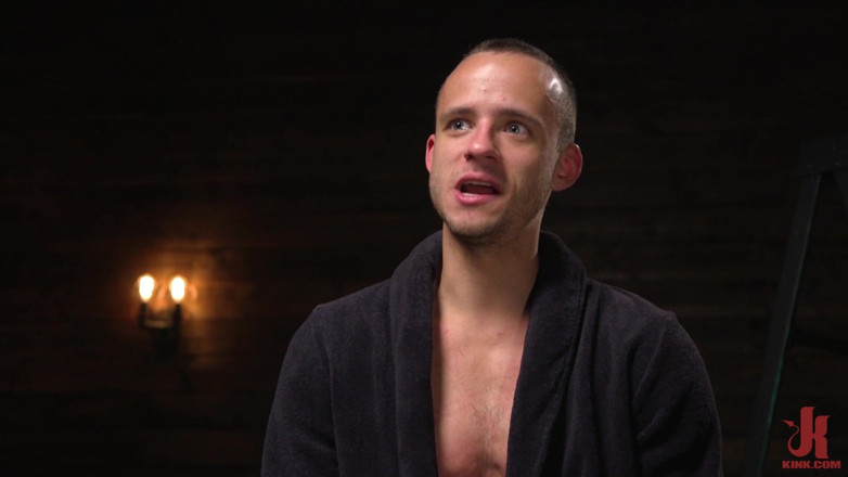 Kink Men Classics: Nate Grimes Hung Stud submete ao poço a cadeira a...