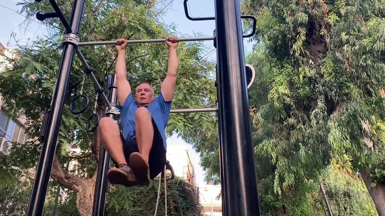 Alex Igogo: 나는 자신을 펌프하고 딸딸이 이동합니다.