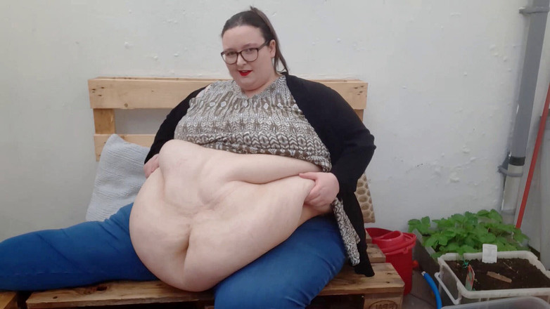 SSBBWLadyBrads: Awek montel super saiz bermain perut taman rahsia